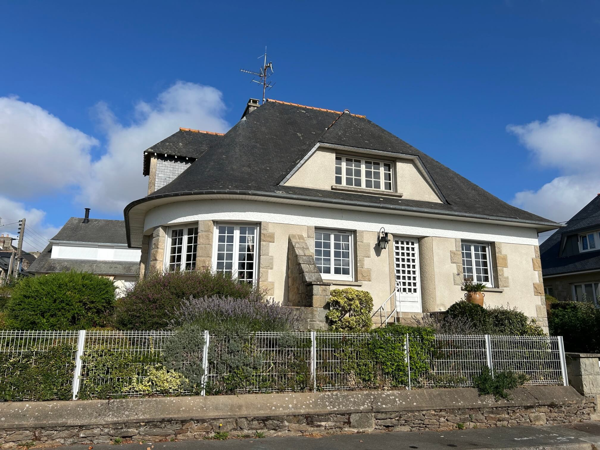 Maison familiale vue mer dans le centre ville de Cancale