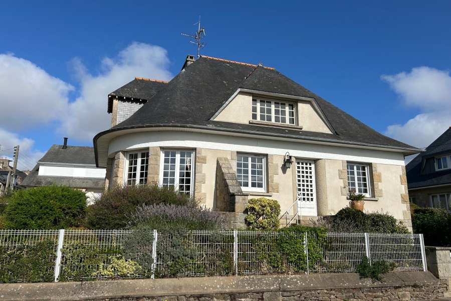 Maison familiale vue mer dans le centre ville de Cancale