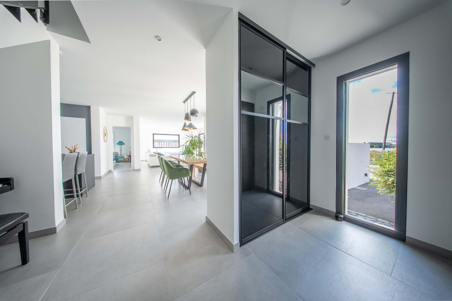 Villa contemporaine avec vue mer à Riantec, plage à pied