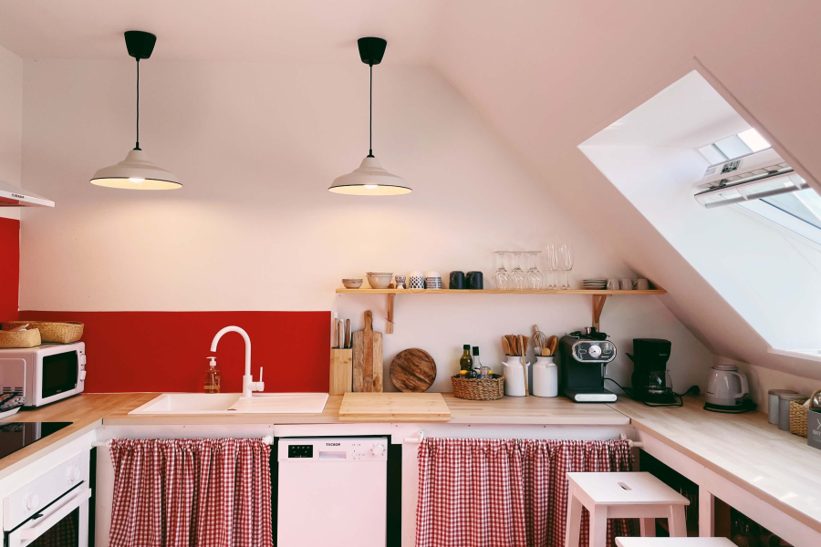 Au coeur de Kerity charmant appartement rénové, au calme, vue mer et plage 100 mètres