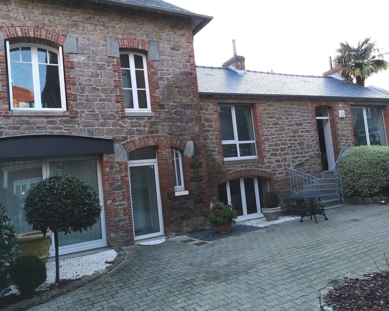Maison annexe et cour