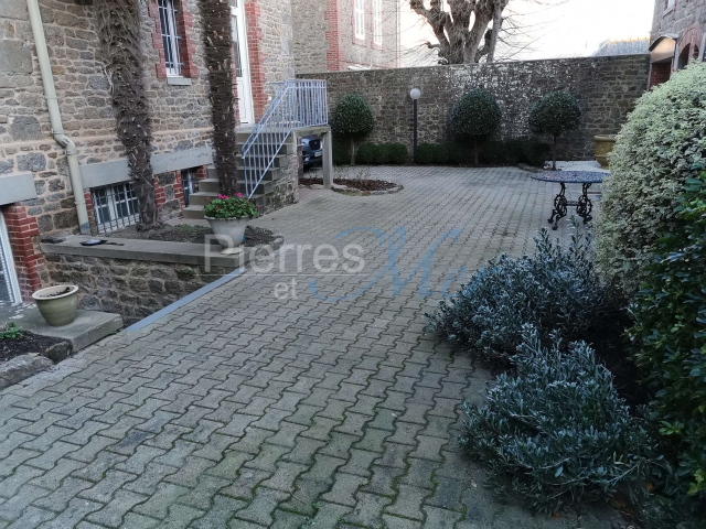 Cour