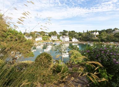 Jardin arboré avec vue mer